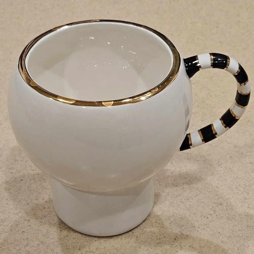 RARE MACKENZIE CHILDS HALLOWEEN BOO SCARY SKELETON CERAMIC COFFEE TEA MUG CUP